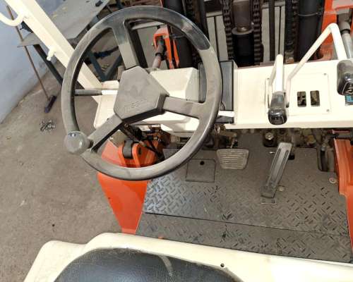 Autoelevador Nissan 4.5 Toneladas. Torre 4.30m. Rodado Doble