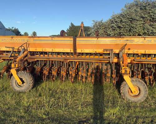 Sembradora Agrometal MX33 a 21
