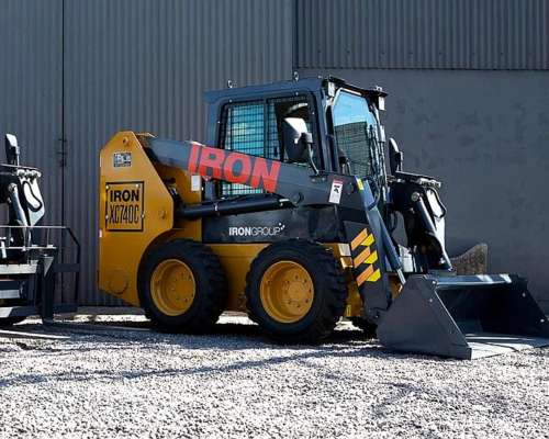 Minicargador Iron Cabina Full con Aire y Calefacción