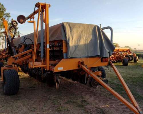 Sembradora Agrometal TX Mega de 16 a 52
