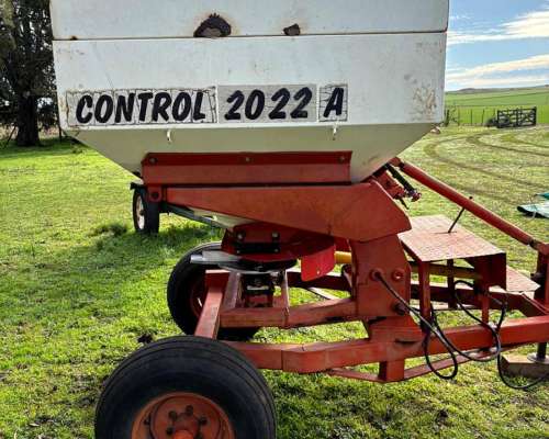 Fertilizadora Yomel Mod Control 2022 a con Banderillero