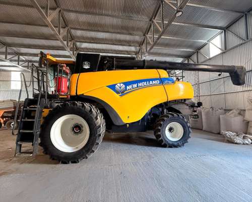 Cosechadora New Holland CR7,90 año 2020