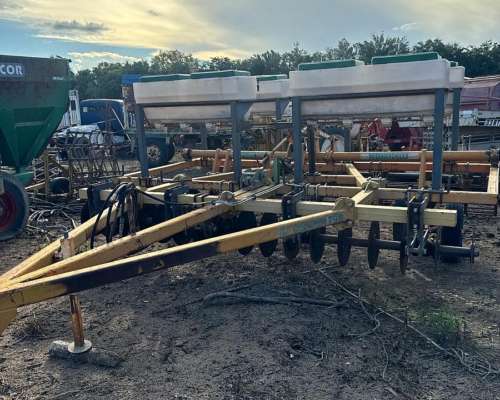 Subsolador Paratil 13 Timones Puas con Fertilizador Monticel