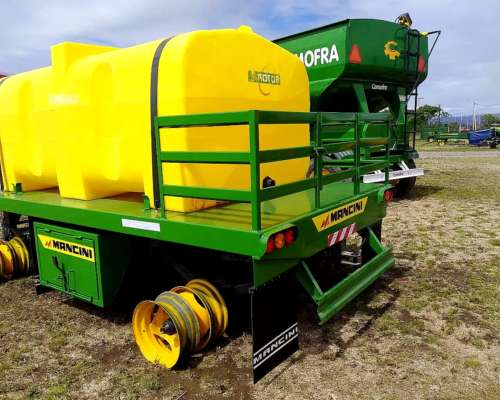 Acoplado Tanque Plástico 4500lts Mancini