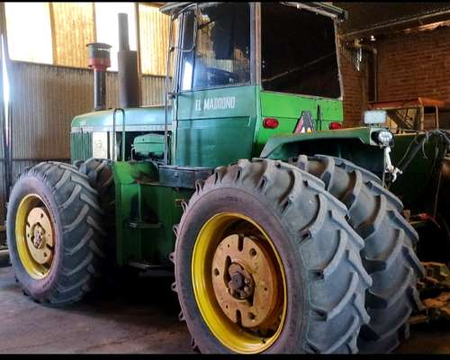 John Deere 8440 Doble Tracción 250 HP Centro Cerrado