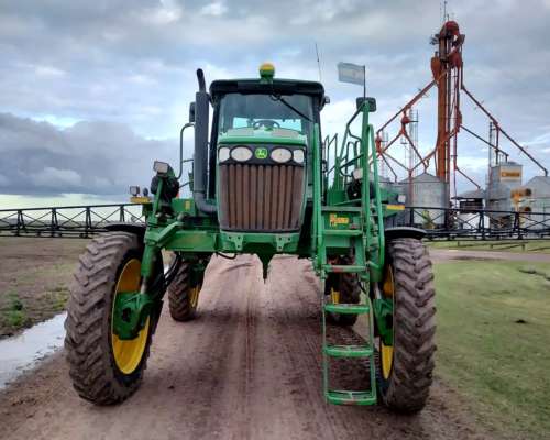 Pulverizadora John Deere 4730.