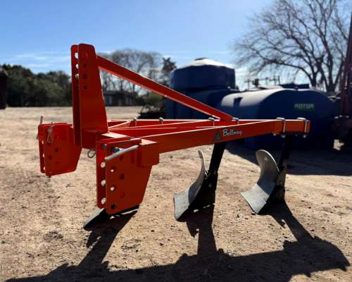 Arado Bellmaq AR 3000 de 3 Rejas del 12 de Tres Puntos