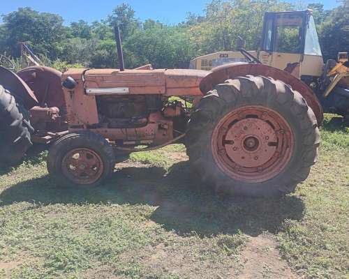 Tractor MC Cormick: Motor Mercedes Benz, en Marcha Completo