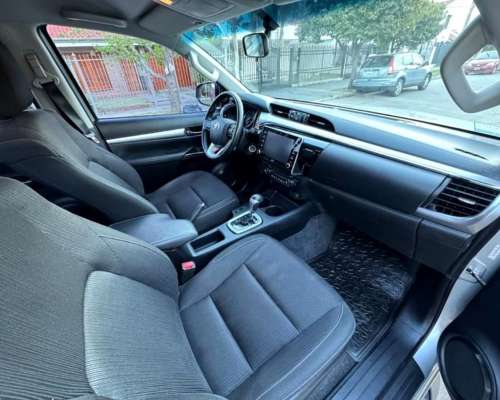 Toyota Hilux 2.8 TDI CD 4X2 SRV AT6 204cv 2021 U$35.999
