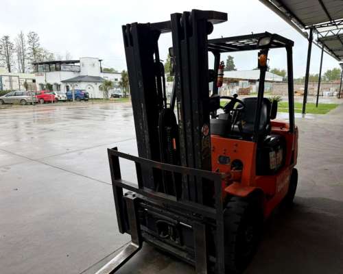 Autoelevador Dalian 2500 Kilos