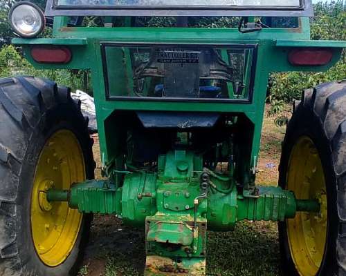 Tractor John Deere 3350.