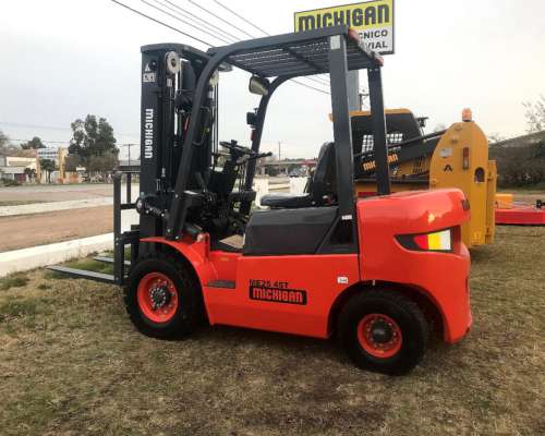 Autoelevador 0km Michigan 2.5 TN Torre Triple. Disponible