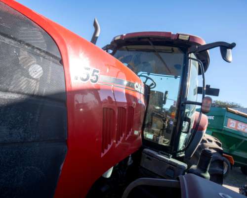 - Tractor Case 155