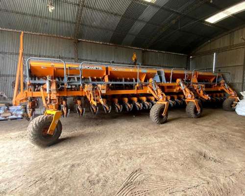 Sembradora Agrometal TX Mega, 2017, 33 a 35, Neumática