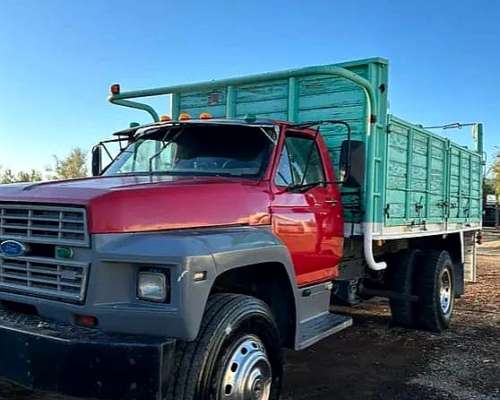Ford 7000 con Volcador