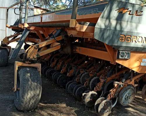 Sembradora Agrometal MX de 33 a 21 CM.