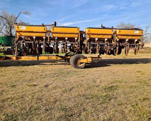 Sembradora Grano Grueso DAN CAR 12-52 Autotrailer