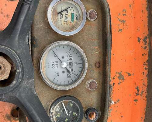Tractor Fiat 700e con Toma de Fuerza e Hidraulico