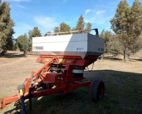 Fertilizadora Yomel Control 3000 Kg 26mts Balnaza