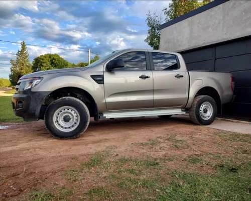Camioneta Ford Ranger - Usada año 2013