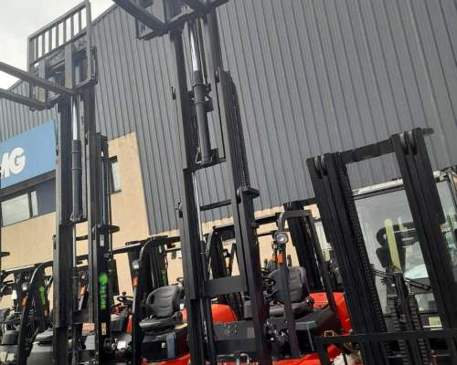 Autoelevador 3.5 Toneladas Torre Triple Diesel Ruedas Duales