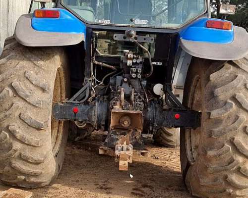 Tractor New Holland TM135 con Caja Powershift
