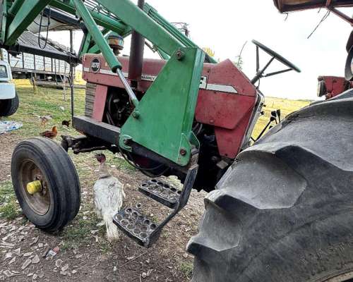 Massey Ferguson 1078 con Pala