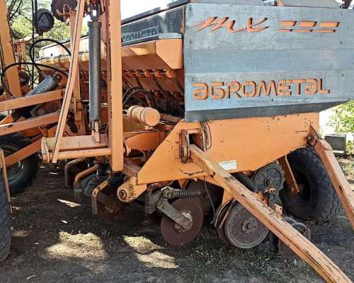Sembradora Agrometal MX de 33 a 21 CM.
