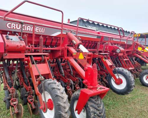 Sembradora Pionera 4017 con Alfalfero y Monitor