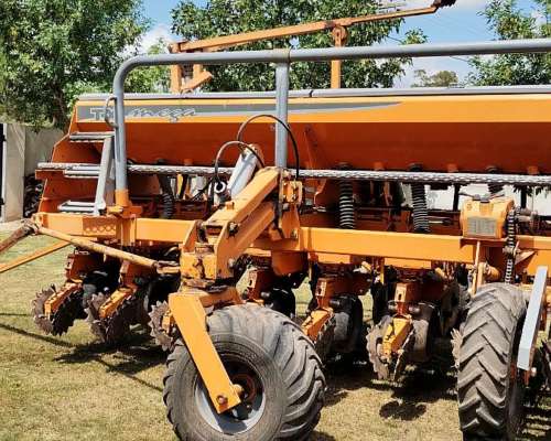 Sembradora Agrometal TX Mega de 16-52