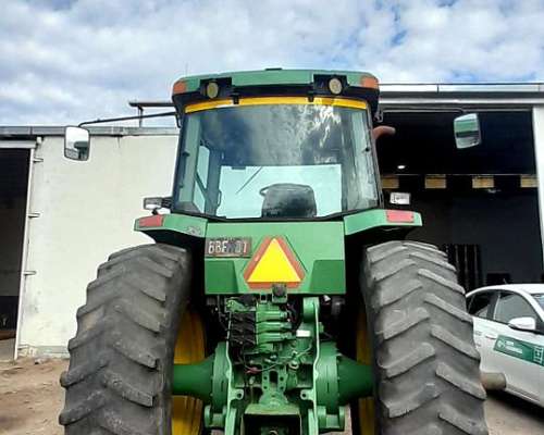 Tractor John Deere 8300 con Piloto
