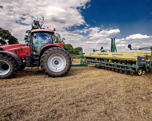 Case Puma 205 con Sembradora