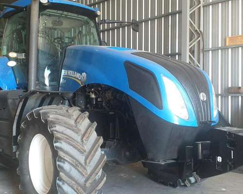 Tractor New Holland T8 325 año 2012.