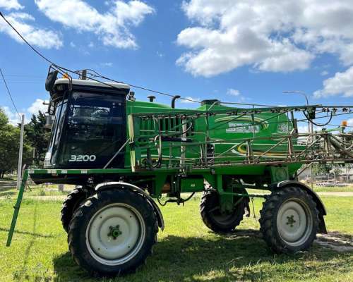 Pulverizador Metalfor 3200, año 2006, 6830 Hs de Motor,