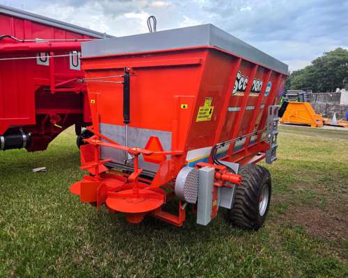 Secman 8M3 Desparramadora Guano. Pago 90 180