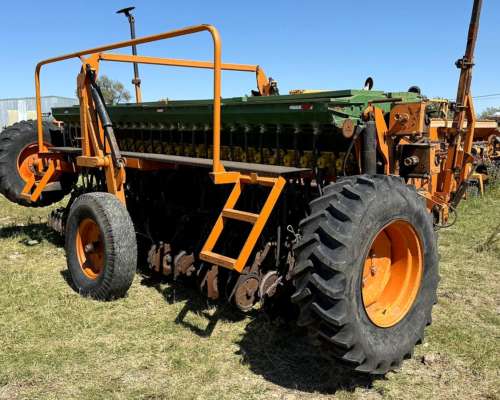 Sembradora Dumaire 600 de 25 a 17,5cm.