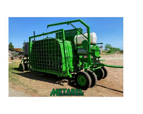 Embutidora de Forraje P/descarga Volcador / Motor 180 HP