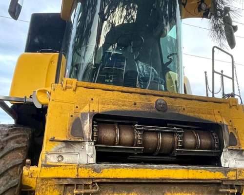 Cosechadora New Holland CR7.90 2021 - 435hp - Usada