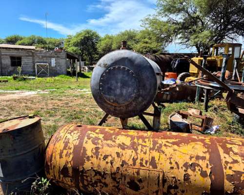 Tanque Galvanizado 1.300l , con Base de Apoyo.
