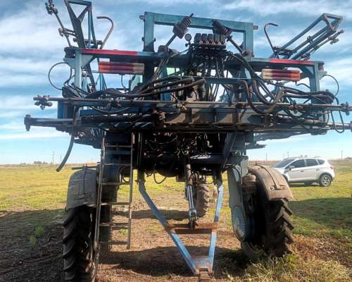 Fumigadora Autopropulsada Montana 2750 Lts.