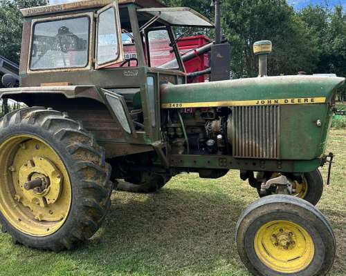 John Deere 2420 con Cabina