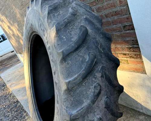 Vendo Neumaticos Cubiertas Goodyear. 520/85-42 para Tractor