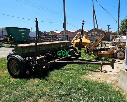 Sembradora ADR 24 de 24 a 17.5 cm . Pierobon