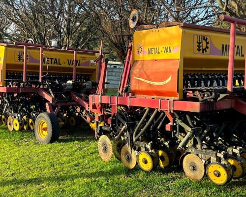 Sembradora Metalvan 32 Líneas a 20