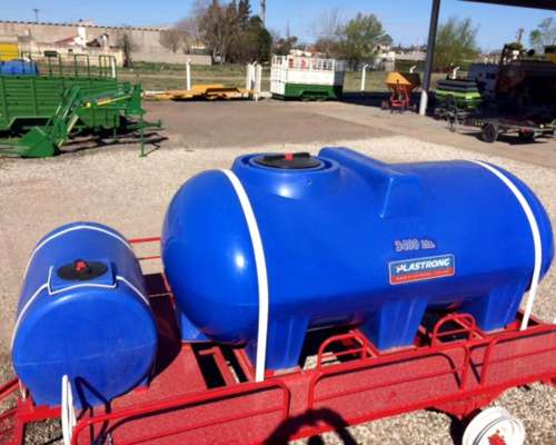 Acoplado Tanque de 3400 Litros + 500 Litros