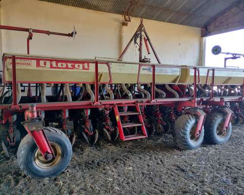 Sembradora Giorgi Neumática de 18 a 52