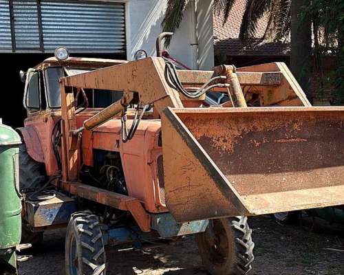 Fiat 700e con Pala Frontal