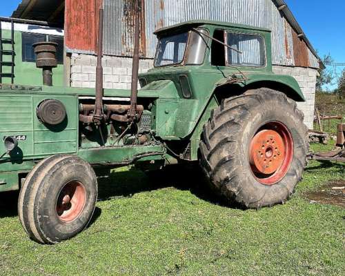 Tractor Deutz 144 con Rastra Excéntrica