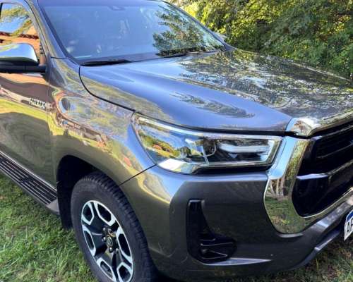 Toyota Hilux 2.8 TDI CD 4X4 SRX AT6 204cv 2022 U$37.999 Dies