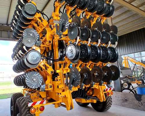 Sembradora Agrometal ADX de Grano Fino 39 Líneas a 17,5.